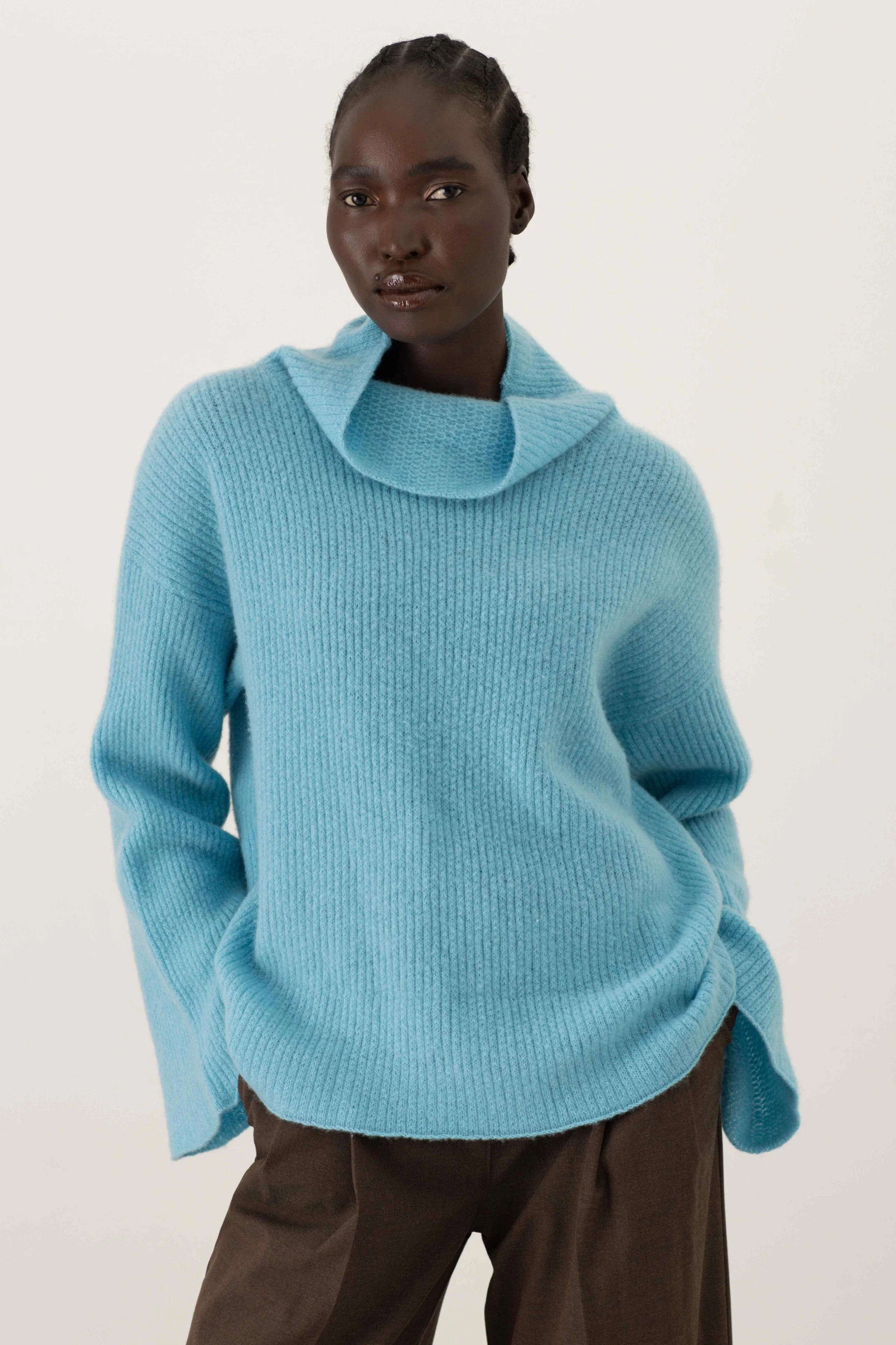 Ger Boatneck Cashmere Sweater in Charcoal & Grey